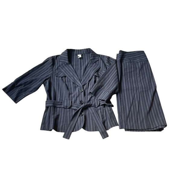 Courtenay Skirt Suit Set Women's Navy Pinstripe Short Sleeve Jacket Sz 14W NWOT - Picture 1 of 14